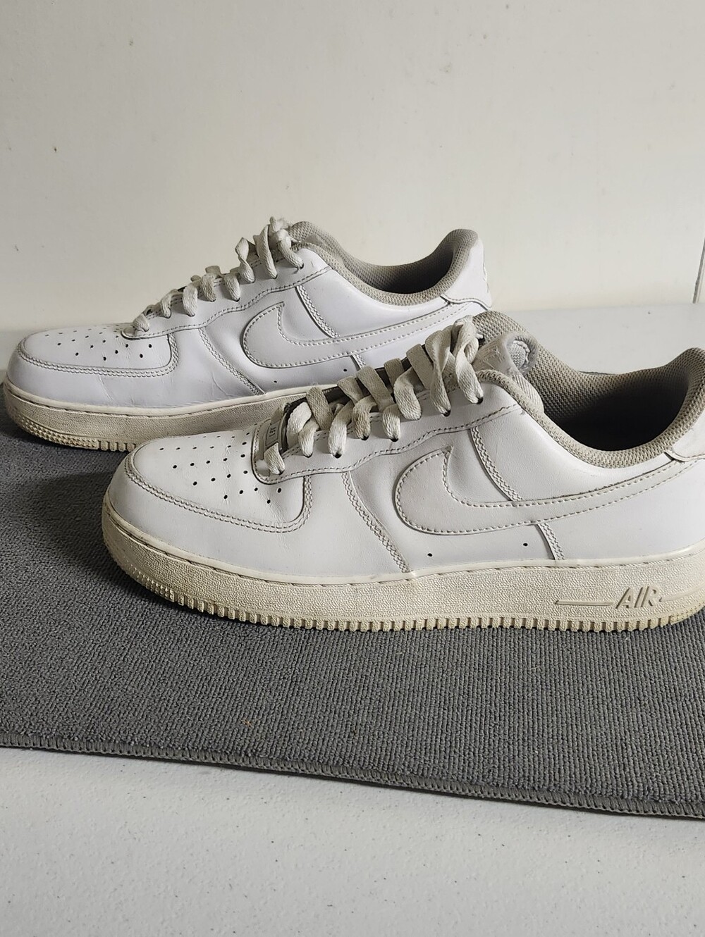 Nike White Low-Top Sneakers with Cream Sole